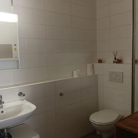 2 Centre *