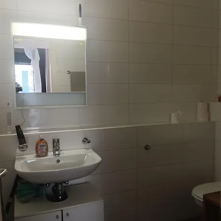 2 Centre *